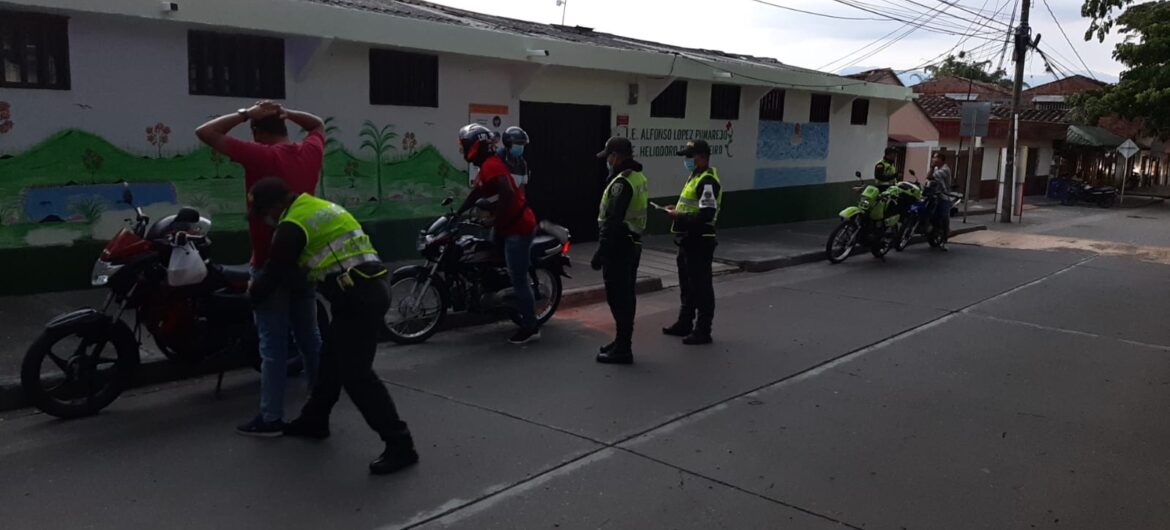 Actividades de prevención y vigilancia realiza la policía de Cartago en diferentes sectores.